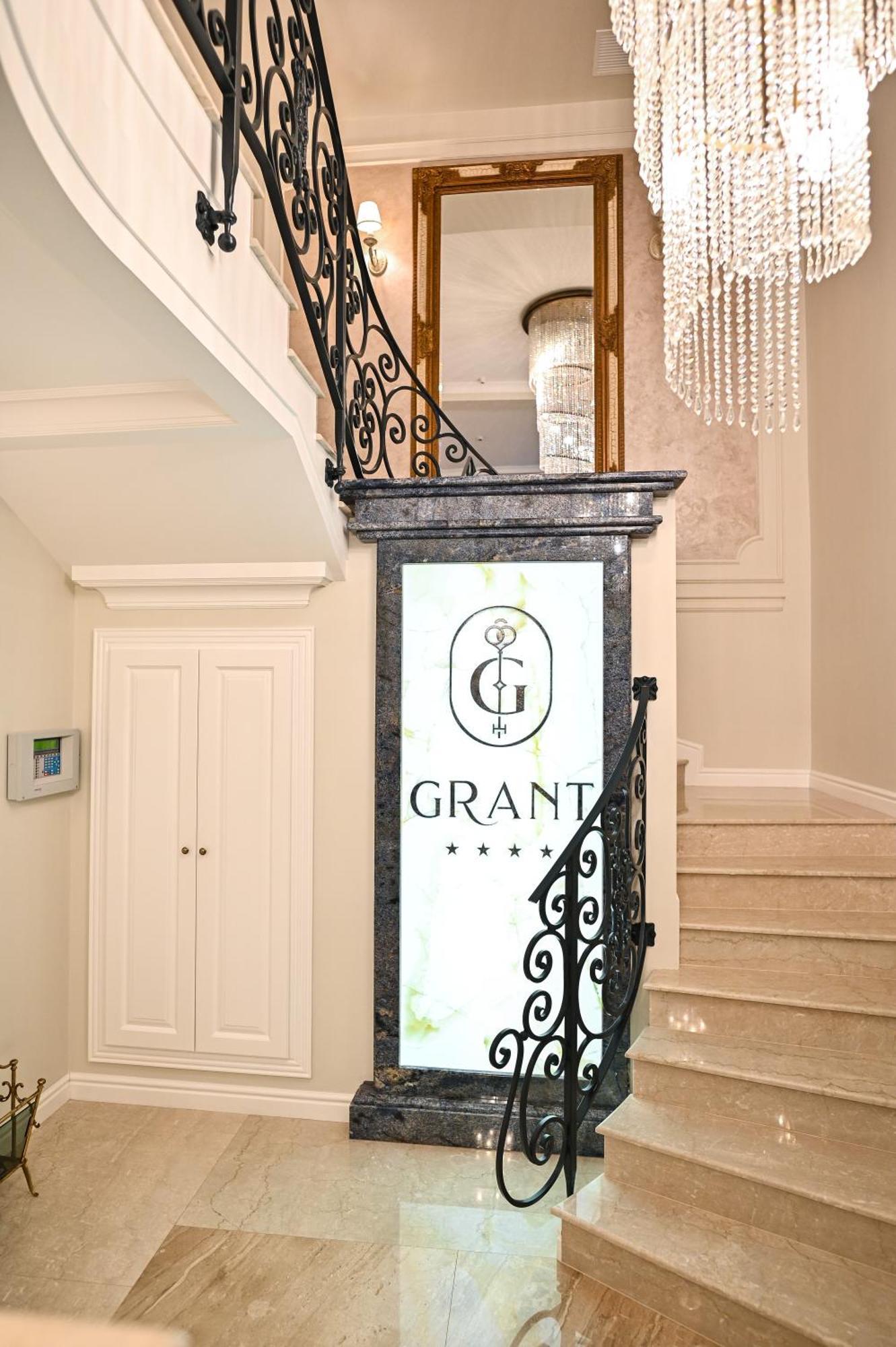 Grant Boutique Hotel Arad Exterior photo