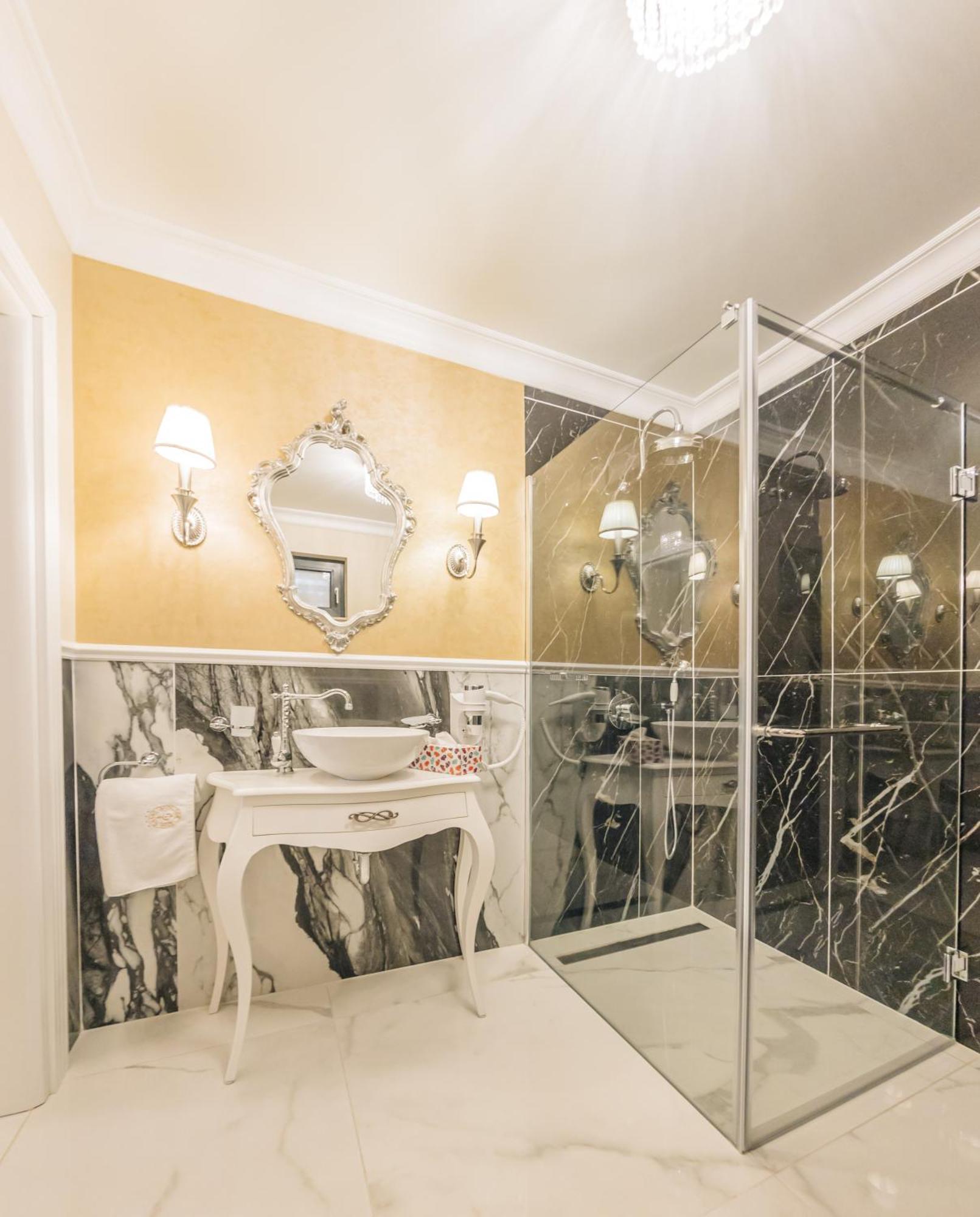 Grant Boutique Hotel Arad Exterior photo Bathroom